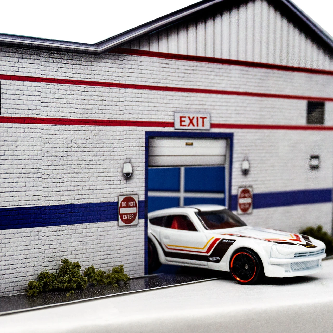 BK 6458 1:64 Scale "Lou's Auto Shop" Photo Real Scale Building Kit 5 BK 6458 1:64 Scale "Lou's Auto Shop" Photo Real Scale Building Kit - Image 3